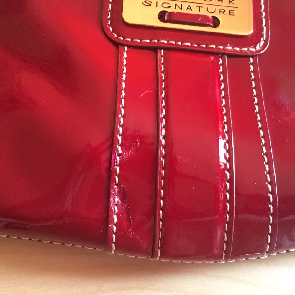 Maxi New York Signature Red Clutch Women's Purse - Picture 8 of 8